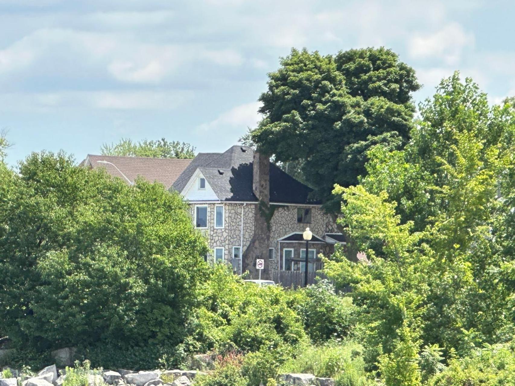 Waterfront ,canada Homestay
